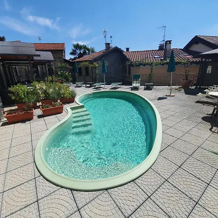 Azalea & Domo 5 Apartament *